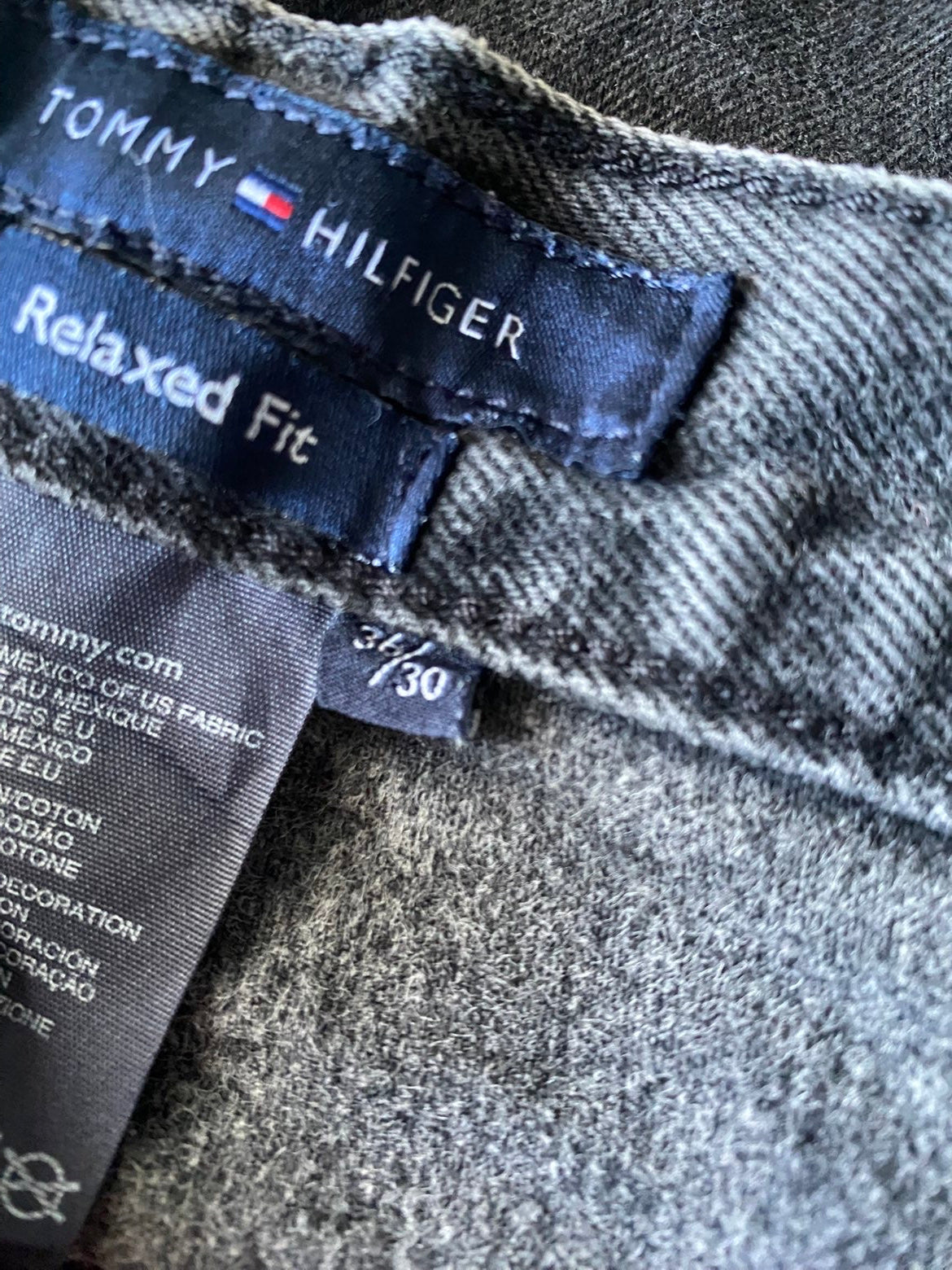 Tommy Hilfiger Jeans 36W 30L (fraying heels)